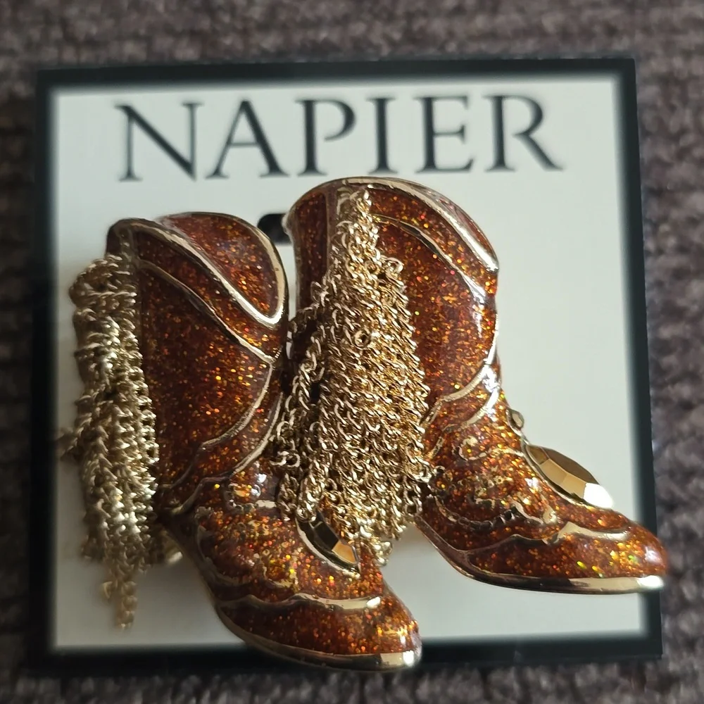 NAPIER WOMEN'S FASHION JEWELRY PIN BEAUTIFUL 